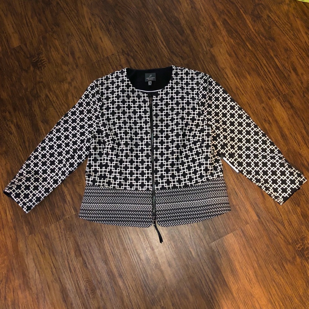NWT Adrianna Papell Two-Toned Blazer